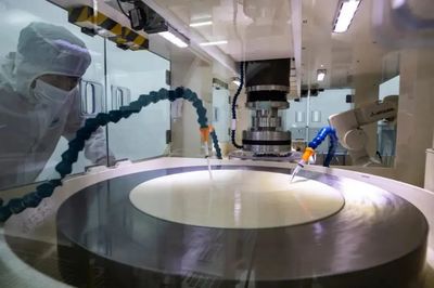 自主創(chuàng)新引領(lǐng)突破，湖北鼎龍控股成功挺進國內(nèi)主流晶圓廠供應(yīng)鏈