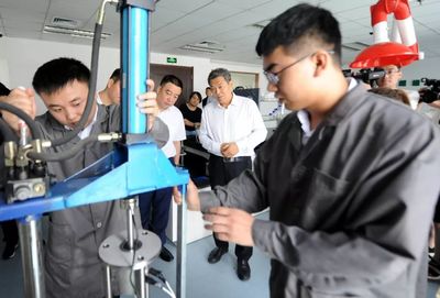 商鋪門前停車位權(quán)屬之爭(zhēng) 新技術(shù)研發(fā)能否破解城市管理難題？